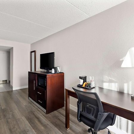 Best Western Luxbury Inn Форт Уэйн Экстерьер фото