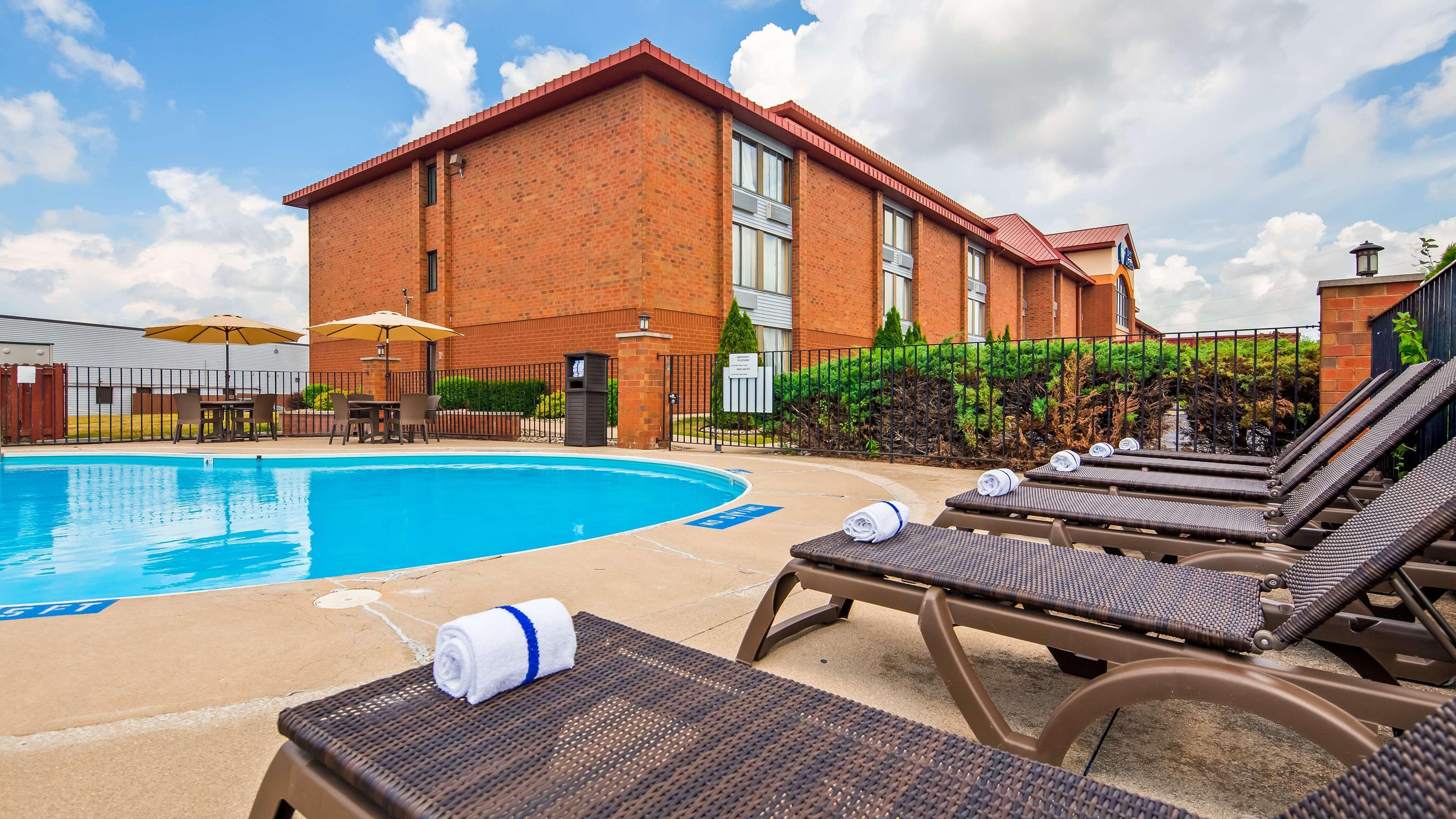 Best Western Luxbury Inn Форт Уэйн Экстерьер фото