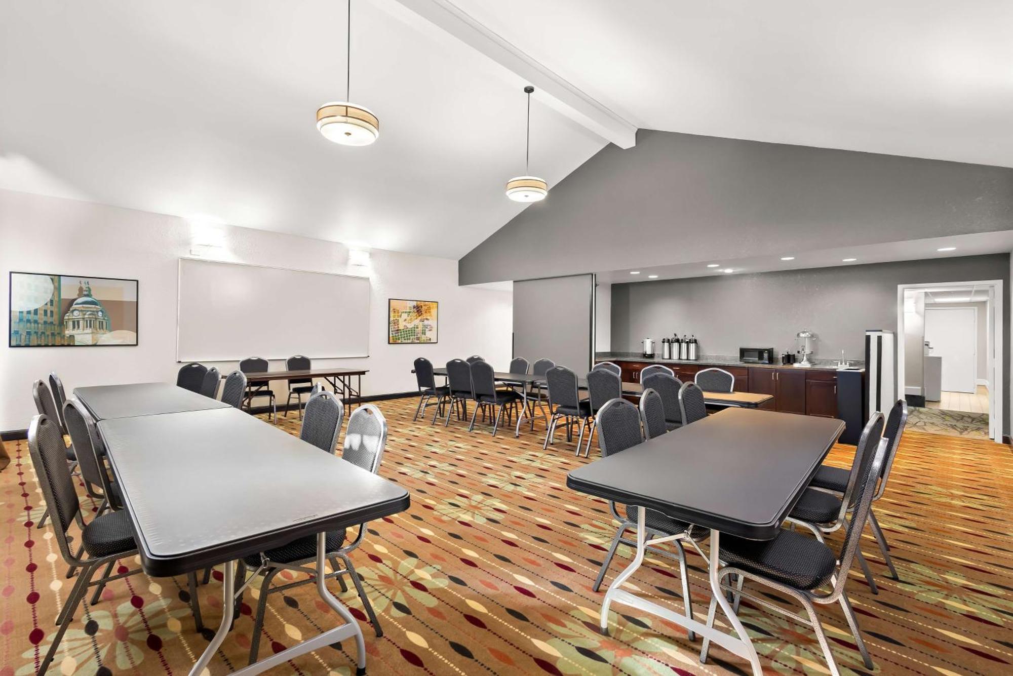Best Western Luxbury Inn Форт Уэйн Экстерьер фото