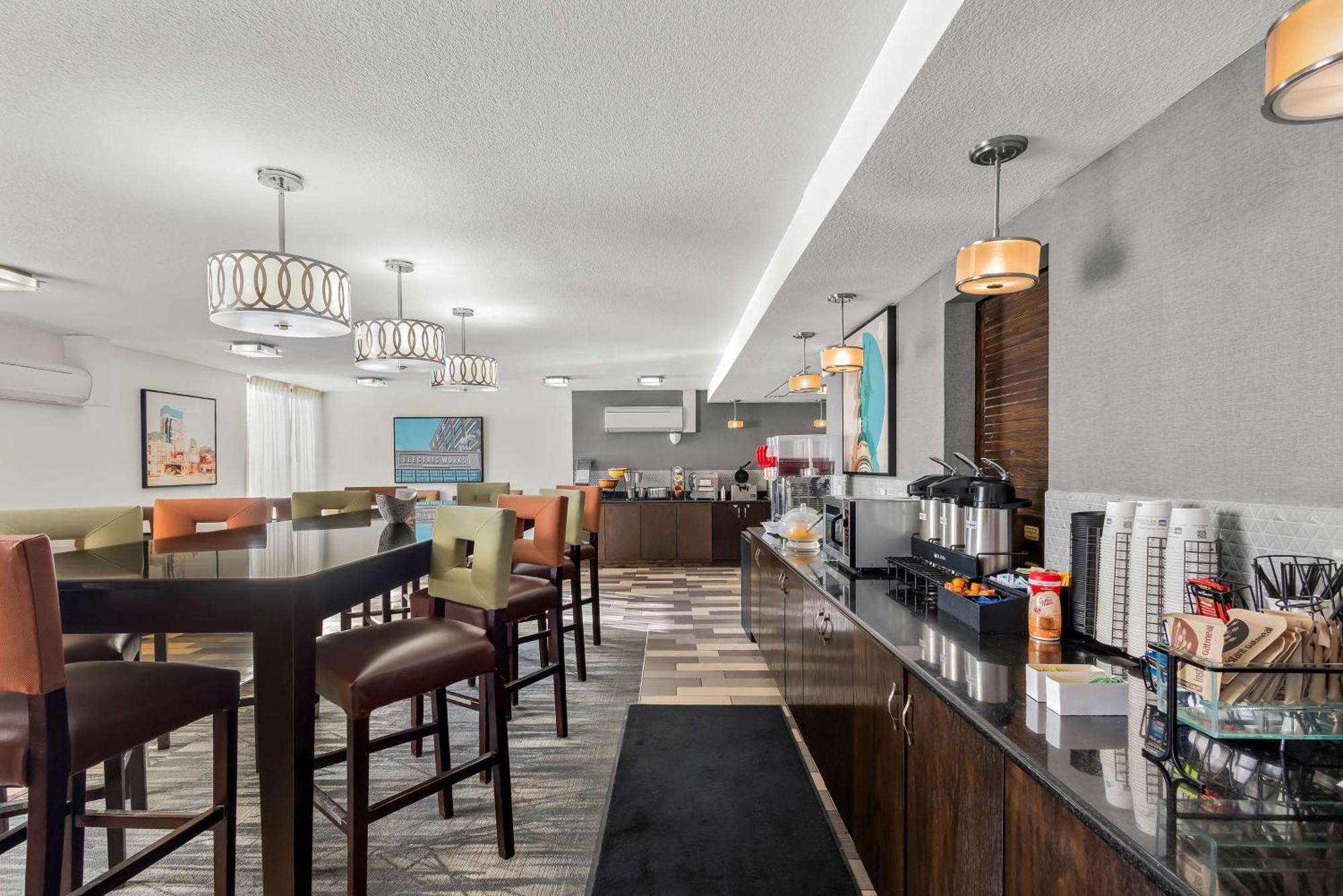Best Western Luxbury Inn Форт Уэйн Экстерьер фото