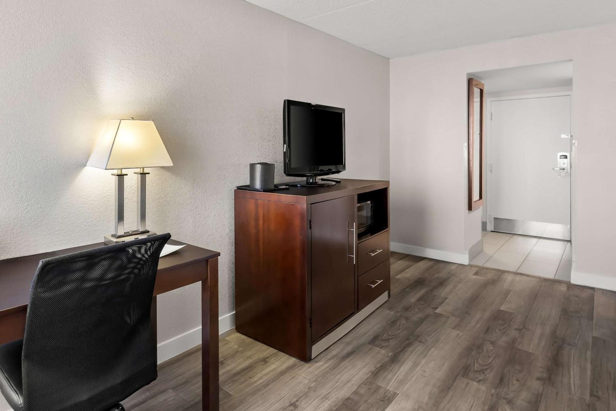 Best Western Luxbury Inn Форт Уэйн Экстерьер фото