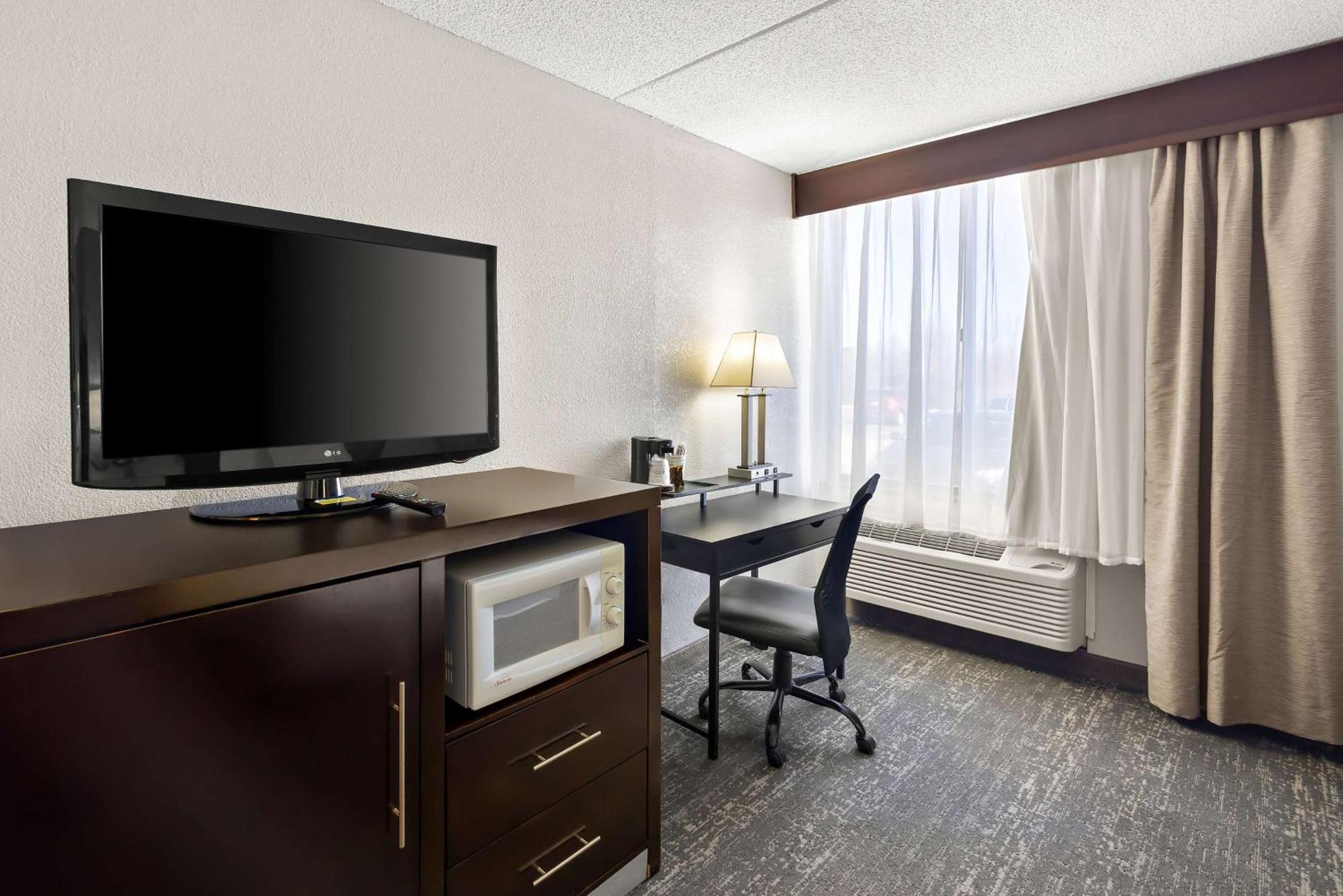 Best Western Luxbury Inn Форт Уэйн Экстерьер фото