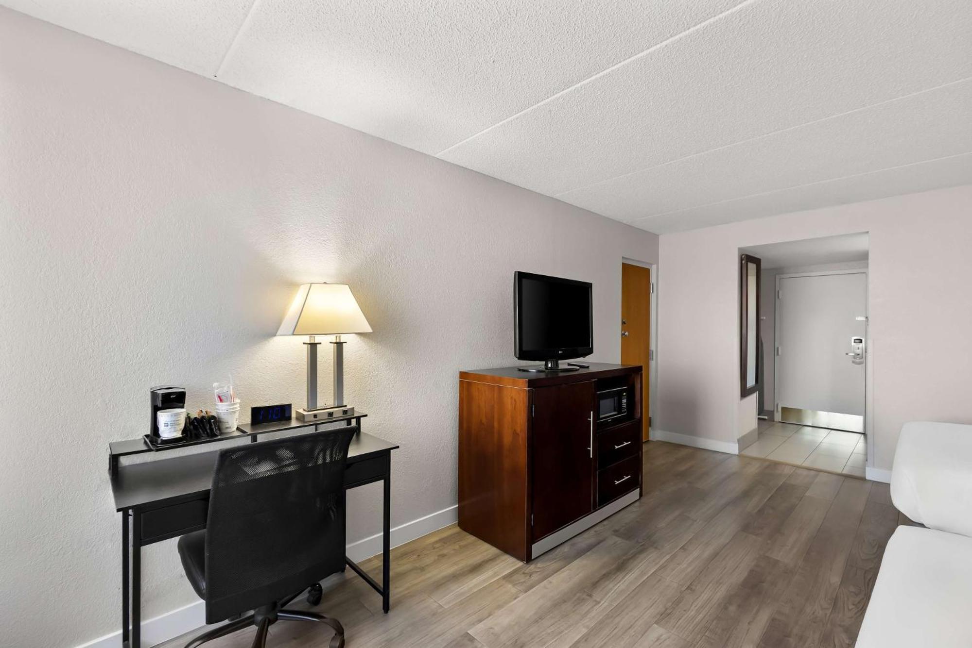 Best Western Luxbury Inn Форт Уэйн Экстерьер фото