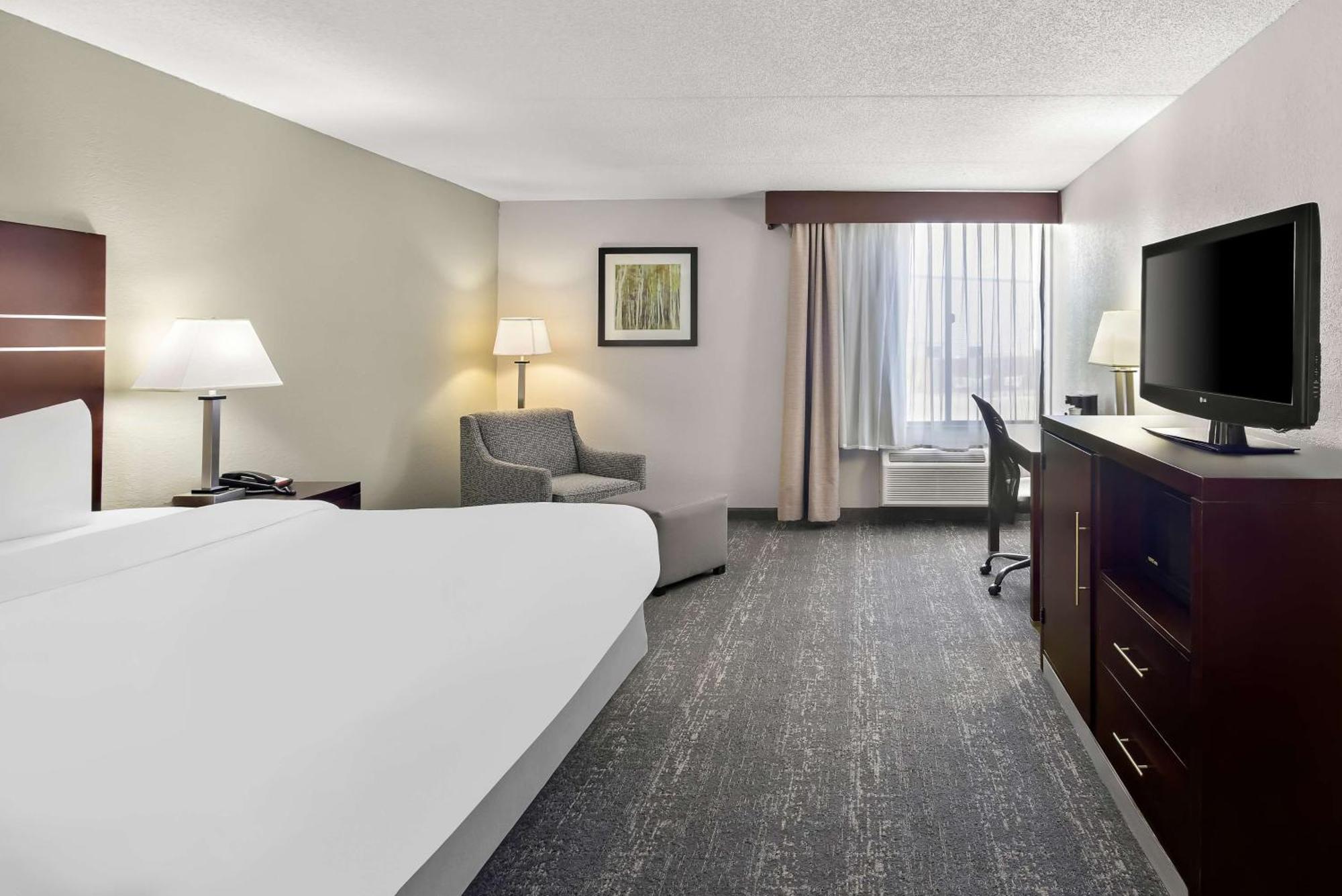 Best Western Luxbury Inn Форт Уэйн Экстерьер фото